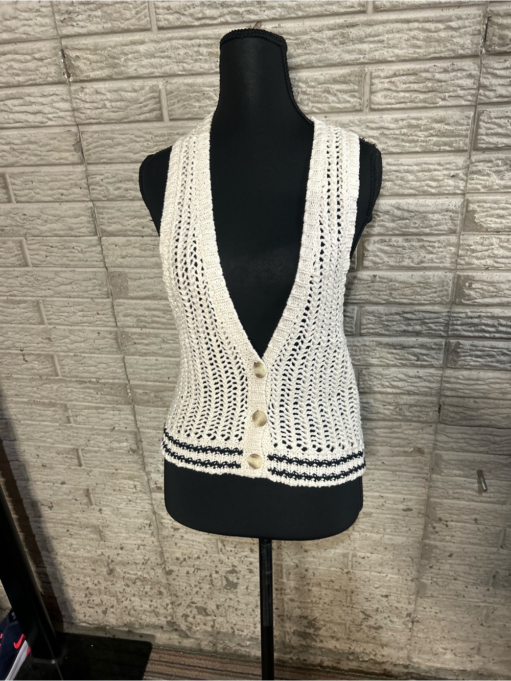 Abercrombie & Fitch Cream Crocheted Knit Vest Size Med Button Up